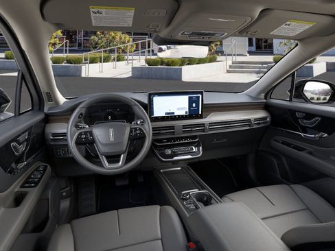 New 2025 Lincoln Corsair Grand Touring image 8