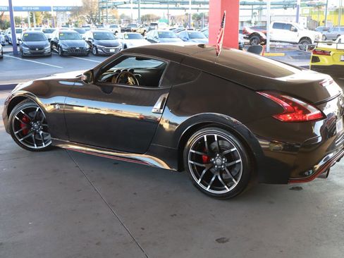 Used 2020 Nissan 370Z NISMO image 8