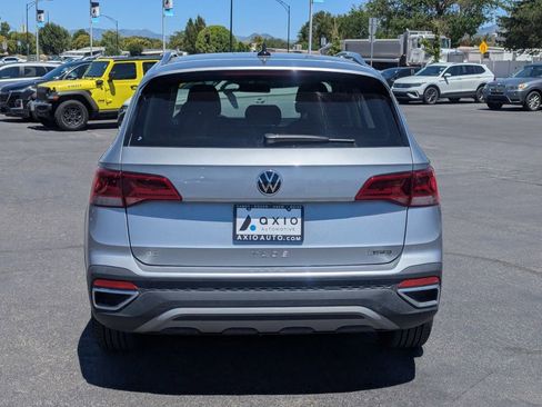Used 2022 Volkswagen Taos SE AWD/4WD image 6