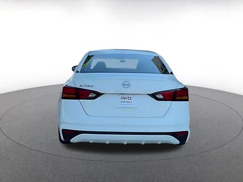 Used 2025 Nissan Altima 2.5 SV FWD image 12
