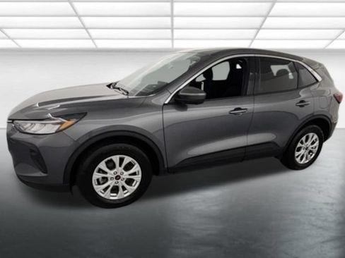 Used 2023 Ford Escape Active w/ Tech Pack #2 AWD/4WD image 3