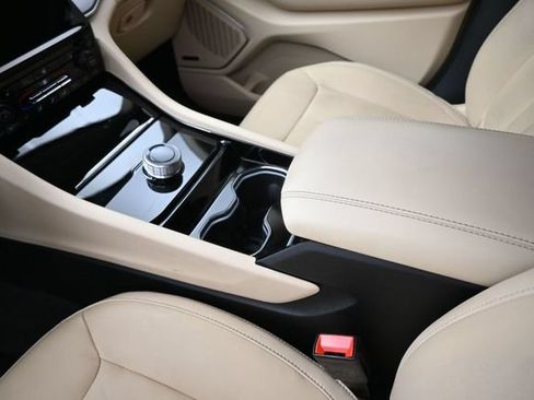 Used 2021 Jeep Grand Cherokee L Limited RWD image 9