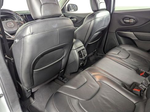 Used 2020 Jeep Cherokee Limited image 32