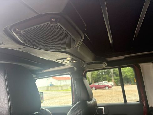 Used 2021 Jeep Wrangler Unlimited Sahara AWD/4WD image 32