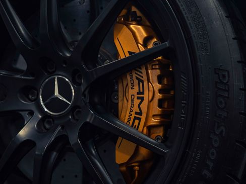 Used 2018 Mercedes-Benz AMG GT R image 31