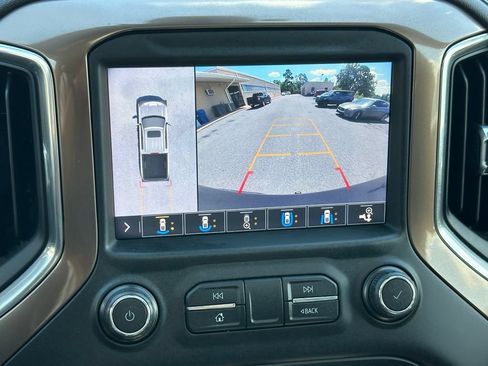 Used 2019 Chevrolet Silverado 1500 High Country w/ Technology Package AWD/4WD image 5