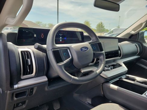 Used 2025 Ford Expedition Active RWD image 24