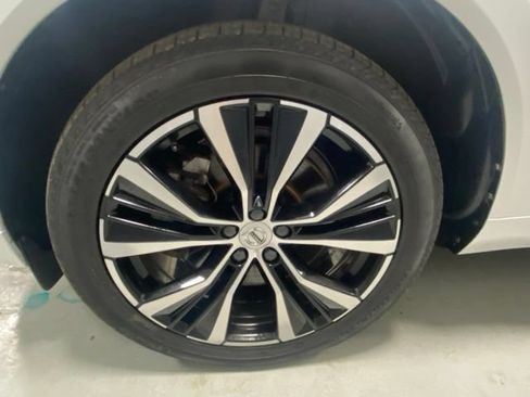 Certified 2023 Volvo XC60 T8 Plus w/ Climate Package AWD/4WD image 4