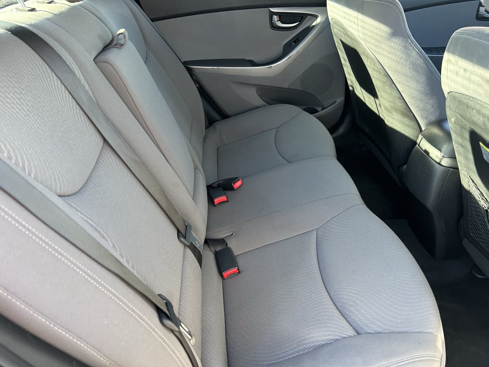 Used 2015 Hyundai Elantra SE FWD image 16