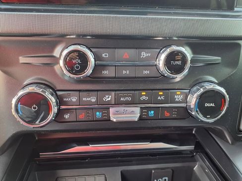 New 2026 Ford F250 Platinum AWD/4WD image 17