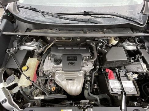 Used 2018 Toyota RAV4 LE FWD image 22