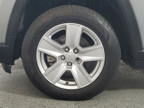 Used 2022 Jeep Compass Latitude w/ Sun and Sound Group image 8