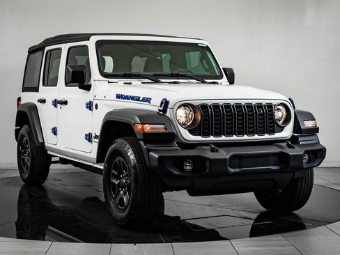 Used 2025 Jeep Wrangler Sport image 12