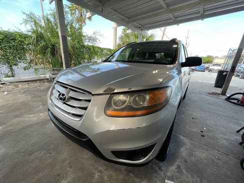 Used 2011 Hyundai Santa Fe GLS FWD image 2
