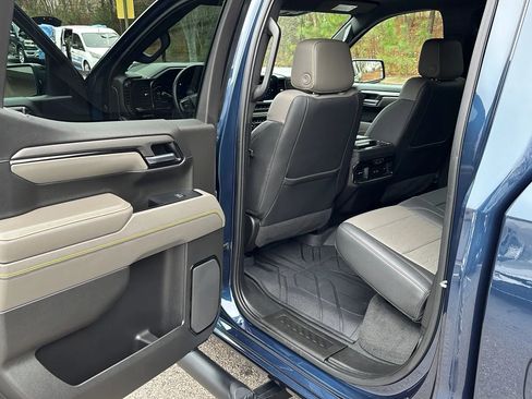 Used 2022 Chevrolet Silverado 1500 ZR2 w/ Technology Package image 16