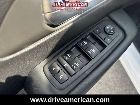 Used 2025 Chrysler Pacifica Select image 22