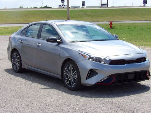 Used 2023 Kia Forte GT-Line w/ GT-Line Premium Package FWD image 4