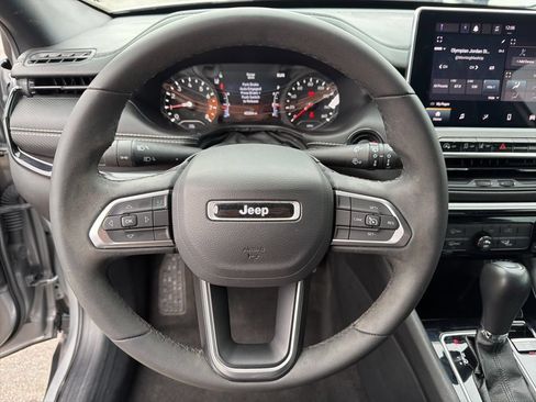 Used 2024 Jeep Compass Latitude w/ Convenience Group AWD/4WD image 42