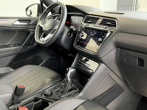 Used 2023 Volkswagen Tiguan SE R-Line image 10