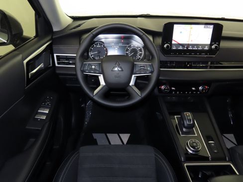 Used 2024 Mitsubishi Outlander SE image 54