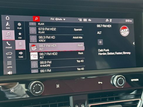 Certified 2025 Porsche Macan image 18