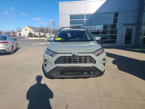 Used 2019 Toyota RAV4 XLE image 2