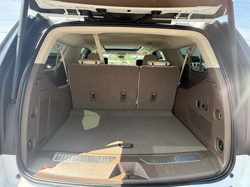 Used 2023 GMC Yukon XL Denali w/ Denali Reserve Package AWD/4WD image 8