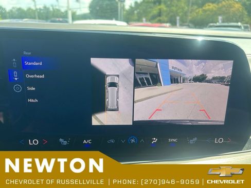 Used 2025 Chevrolet Suburban Z71 w/ Comfort Package AWD/4WD image 11