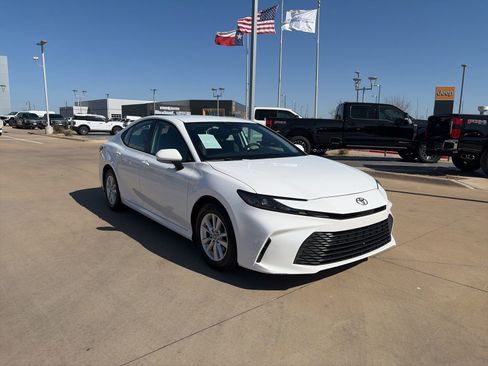 Used 2025 Toyota Camry LE FWD image 7