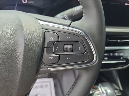 Certified 2025 Buick Envista Avenir FWD image 26