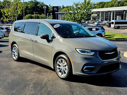Used 2023 Chrysler Pacifica Touring-L