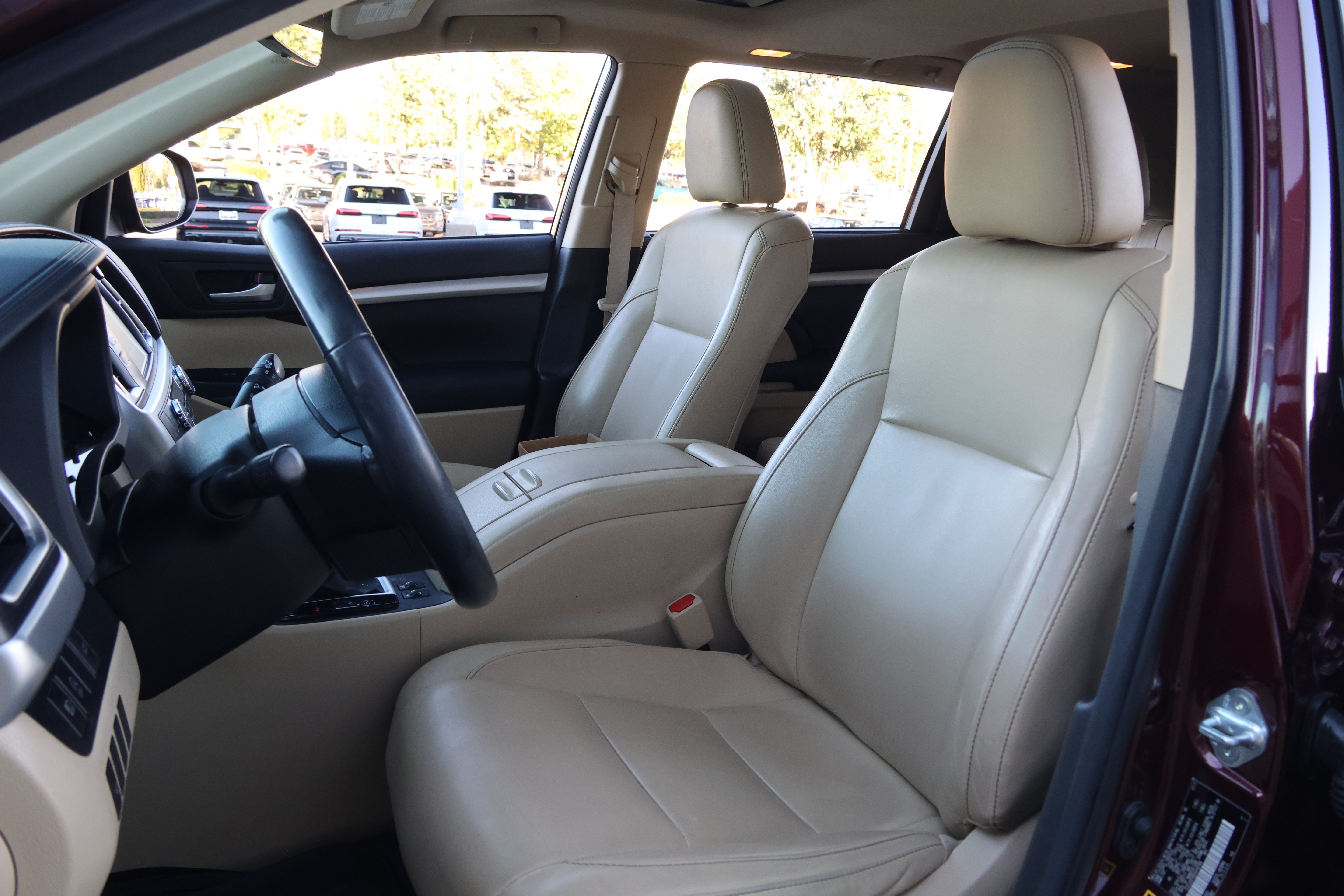 Used 2017 Toyota Highlander XLE AWD/4WD image 34