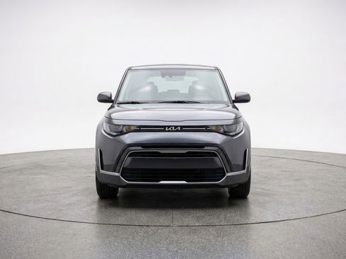 Used 2025 Kia Soul LX w/ LX Technology Package FWD image 2