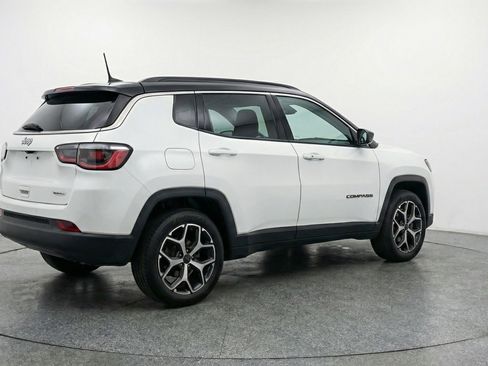 Used 2025 Jeep Compass Limited image 9