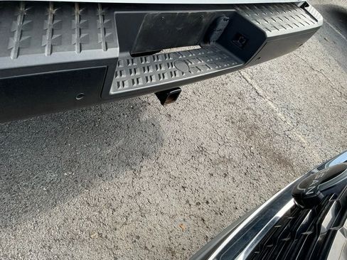 Used 2021 Nissan Titan PRO-4X w/ Pro-4x Convenience Package image 4