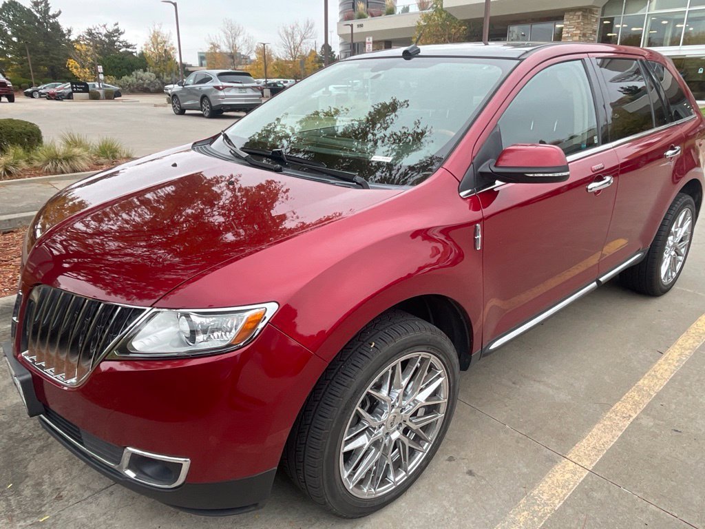 Used 2013 Lincoln MKX AWD image 2