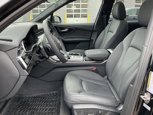 Used 2025 Audi Q7 2.0T Premium w/ Convenience Plus Package image 12