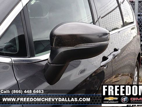 Used 2023 Chrysler Pacifica Touring-L FWD image 7