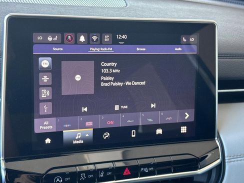 Used 2025 Jeep Compass Limited image 18