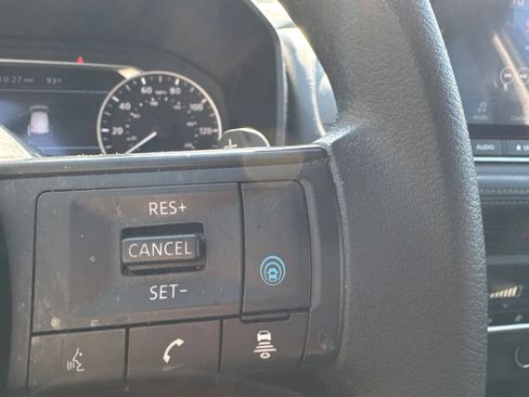 Used 2024 Nissan Rogue SV FWD image 6