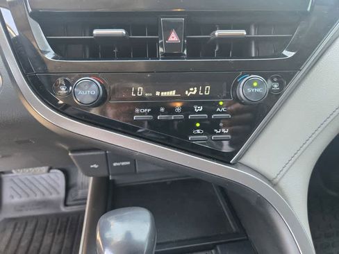 Used 2021 Toyota Camry SE FWD image 14