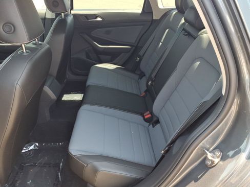 Used 2025 Volkswagen Jetta SE FWD image 23