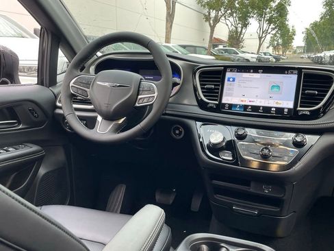 New 2026 Chrysler Pacifica Select image 22