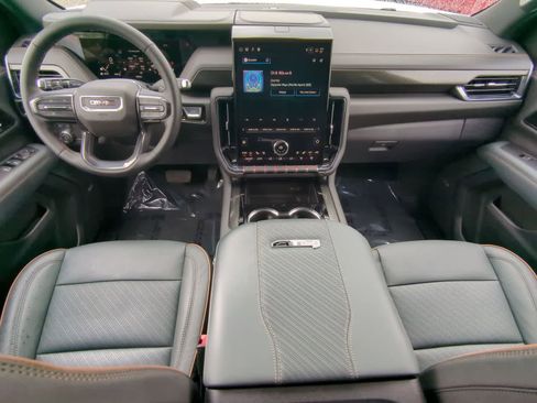 Used 2025 GMC Yukon AT4 w/ AT4 Premium Package AWD/4WD image 15