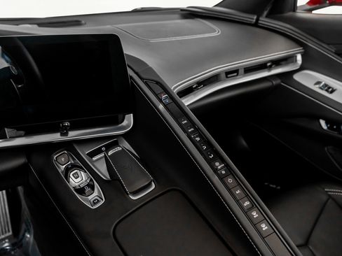 Used 2021 Chevrolet Corvette Stingray Convertible w/ 1LT image 33