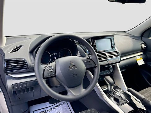 Used 2025 Mitsubishi Eclipse Cross ES image 10