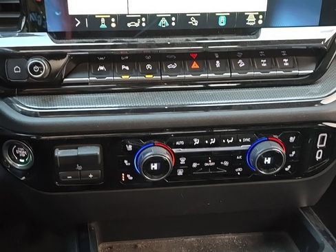 Used 2023 Chevrolet Silverado 1500 ZR2 w/ Technology Package image 18