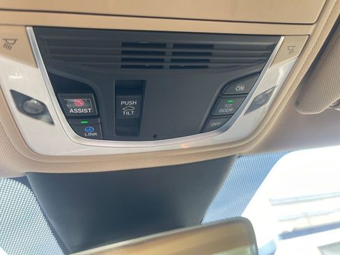 Certified 2025 Acura TLX w/ Technology Package image 17