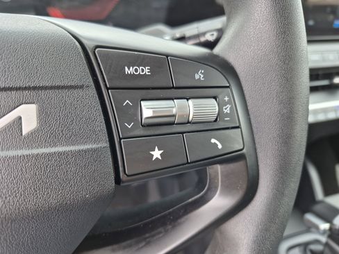 Used 2025 Kia K4 LXS image 25