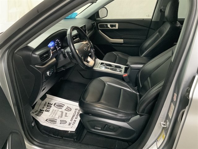 Used 2021 Ford Explorer XLT w/ Equipment Group 202A AWD/4WD image 16